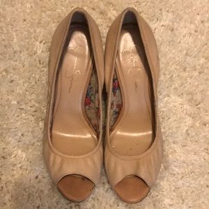 Jessica Simpson light tan wedges